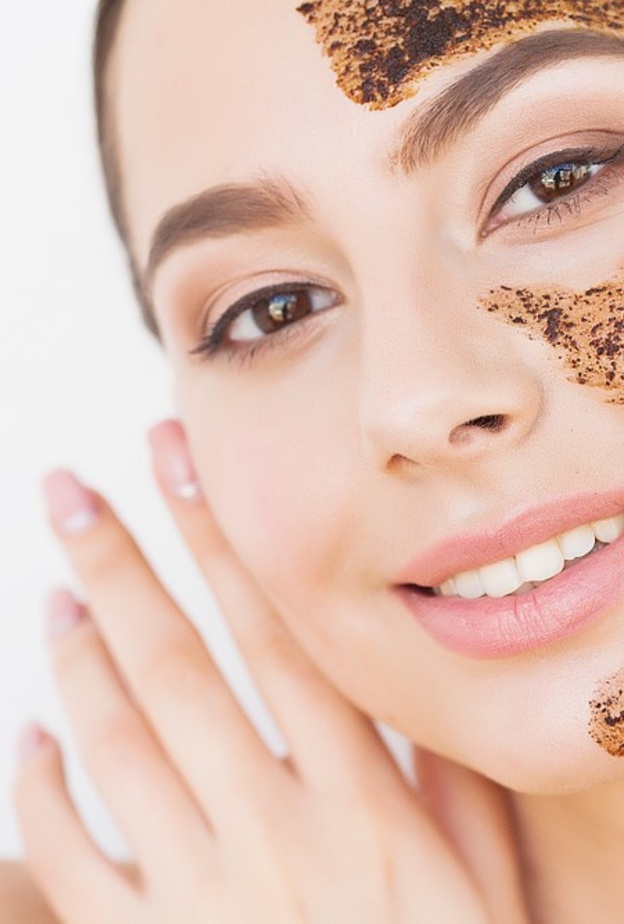 استخدام سكراب القهوة مرو في الاسبوع للبشرة الدهنية كي تتخلص من الدهون الزائدة نهايئا