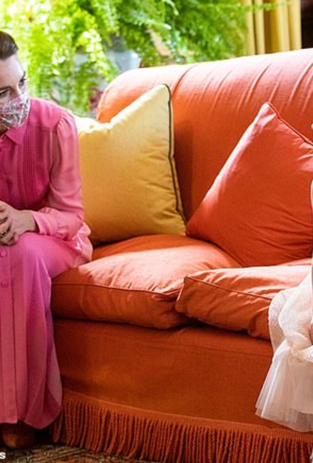 في لفتة مؤثرة.. كيت ميدلتون تستقبل طفلة مريضة بالسرطان باللون المفضل لديها