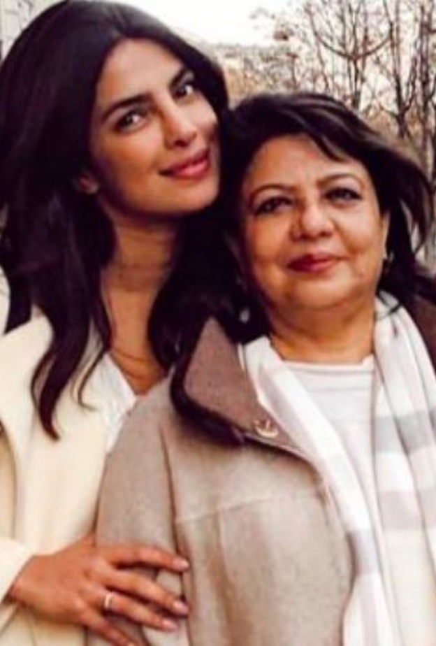 والدة بريانكا تشوبرا ترى أن ابنتها أجمل من ديبيكا بادوكون