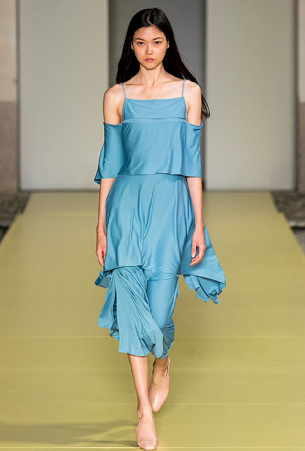 موديلات فساتين صيفية جذابة باللون الازرق  لصيف 2021 من Salvatore Ferragamo