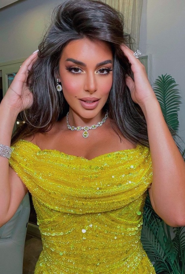  ياسمين صبري بمجوهرات باللون الأخضر