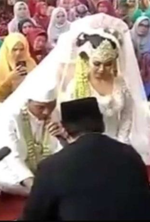 العروس أدهشت حضور حفل الزفاف