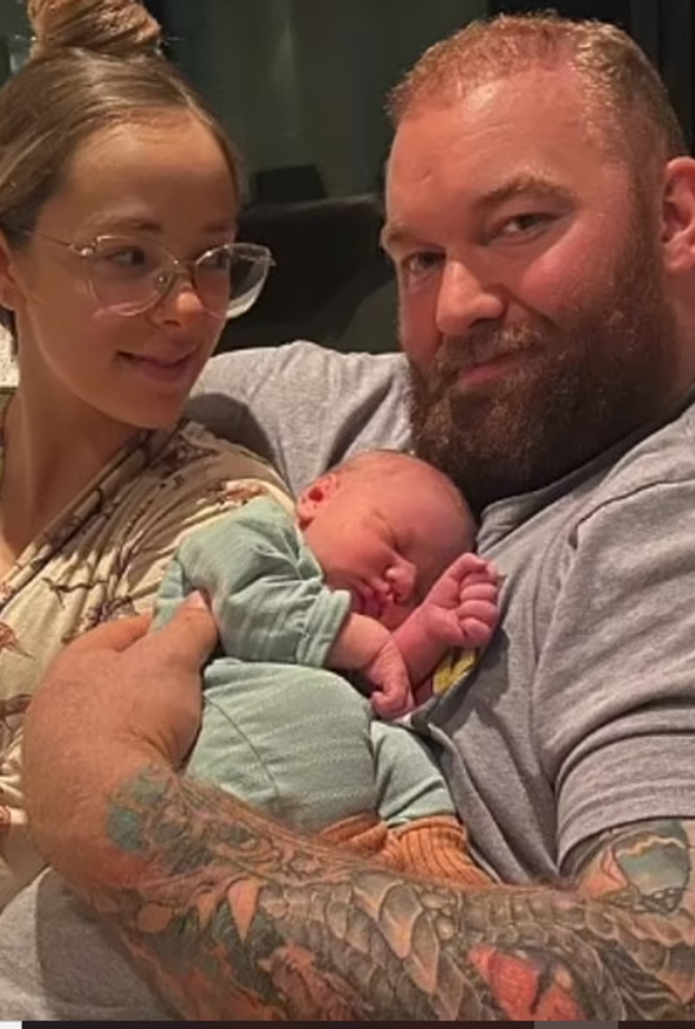 صورة عائلية لنجم "لعبة العروش"