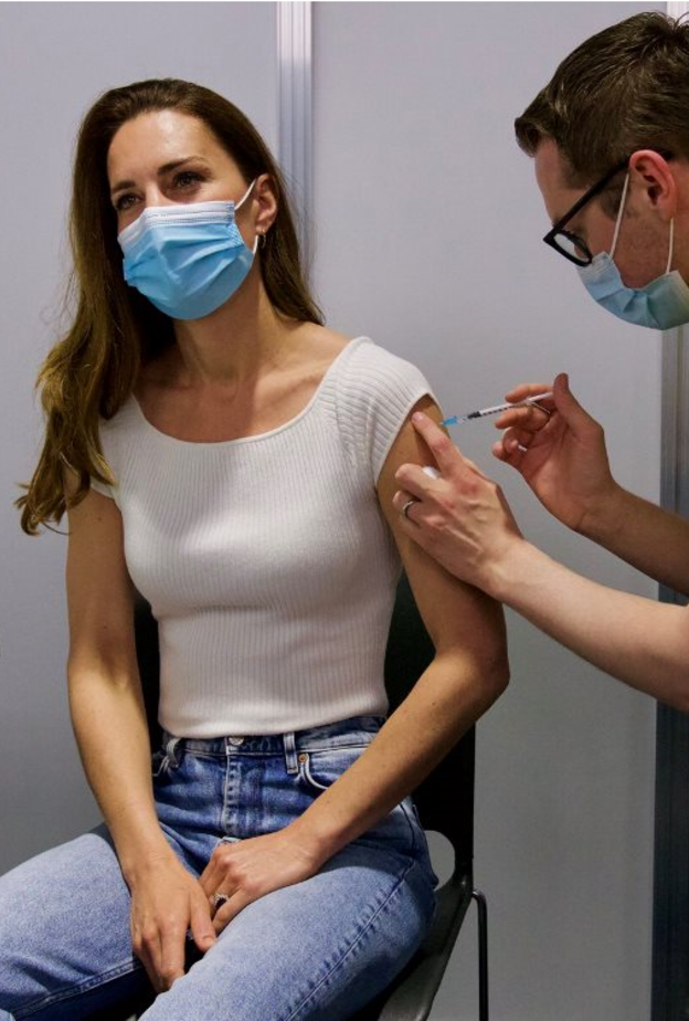 كيت ميدلتون تغيّر عاداتها وتُطلّ بلوك نادر للحصول على لقاح كورونا