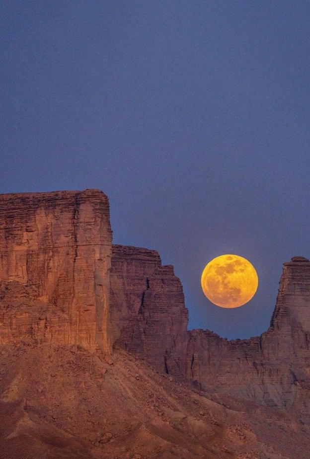 صورة ساحرة للقمر من المصور السعودي ناصر سعد
