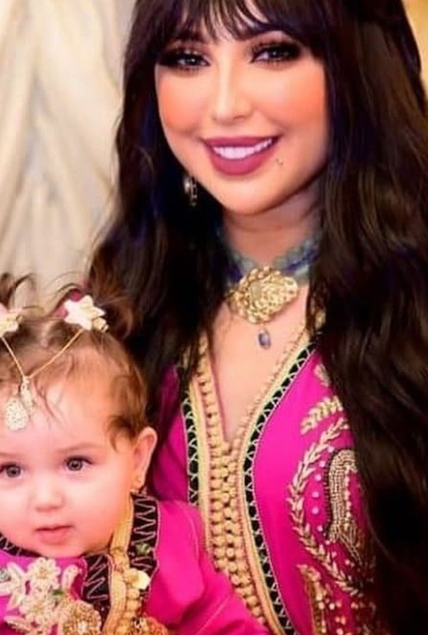 دنيا بطمة وابنتها ليلى روز