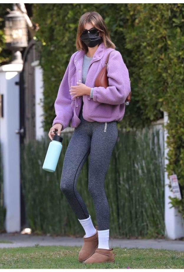 اطلالات رياضية مريحة وعصرية مستوحاة من كايا جربر