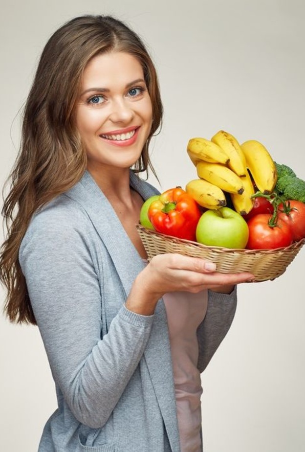 فوائد تناول الفواكه الحمضية والغير حمضية للجسم