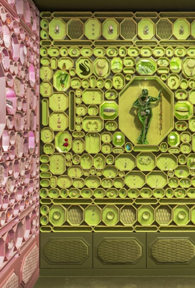 لقاء يمزج العلم بالسحر في عالم SWAROVSKI الجديد