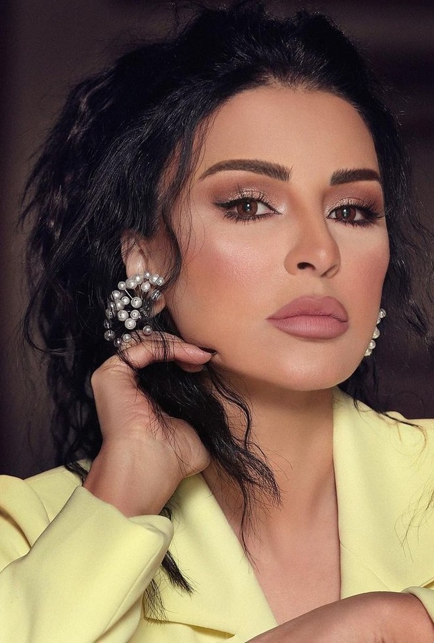 اطلالات مكياج للمرأة الأربعينية