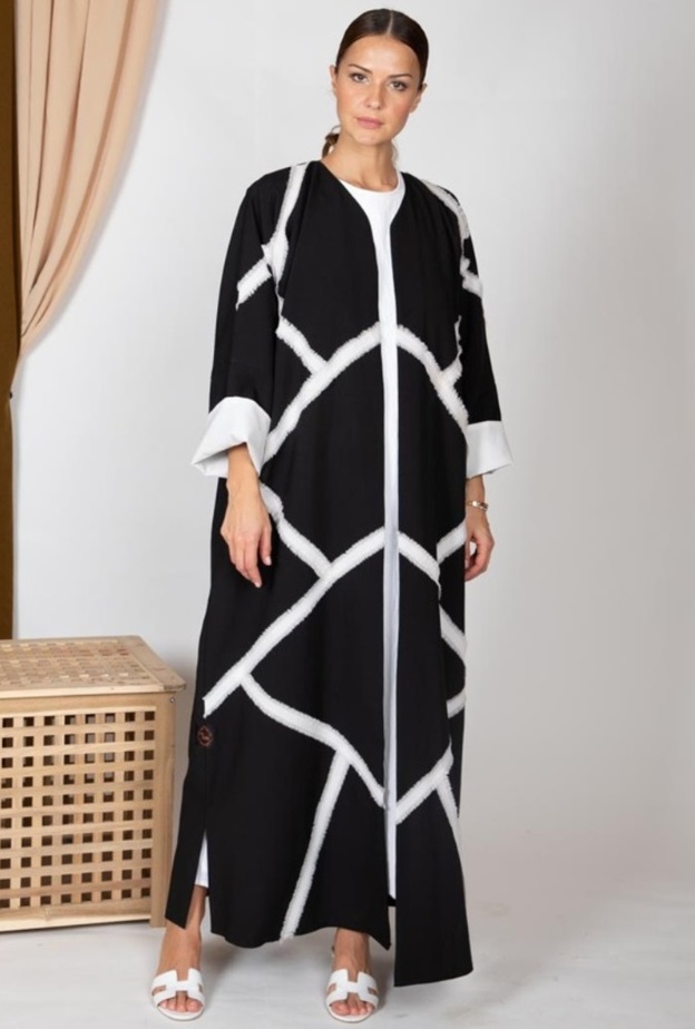 عباية سوداء مع زخرفات بيضاء شبابية من  MIDAS TOUCH BOUTIQUE