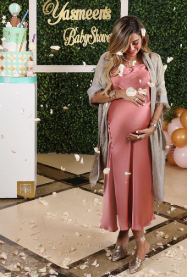 صور أزياء حوامل راقية مستوحاة من إطلالات المدونة ياسمين دخيل