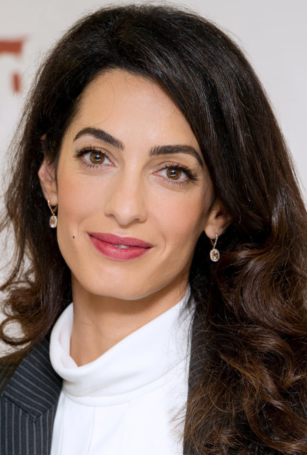 مكياج خفيف ونيود للمرأة العاملة بأسلوب أمل كلوني