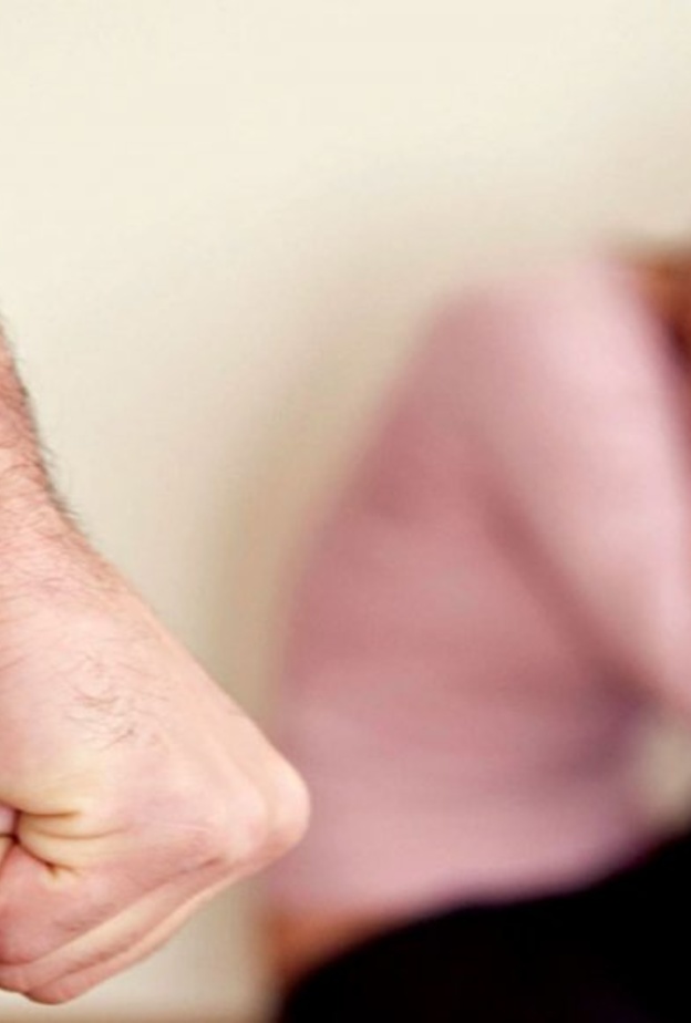 كيفية التعامل مع الزوج العدواني وما هي أسباب عدوانيته