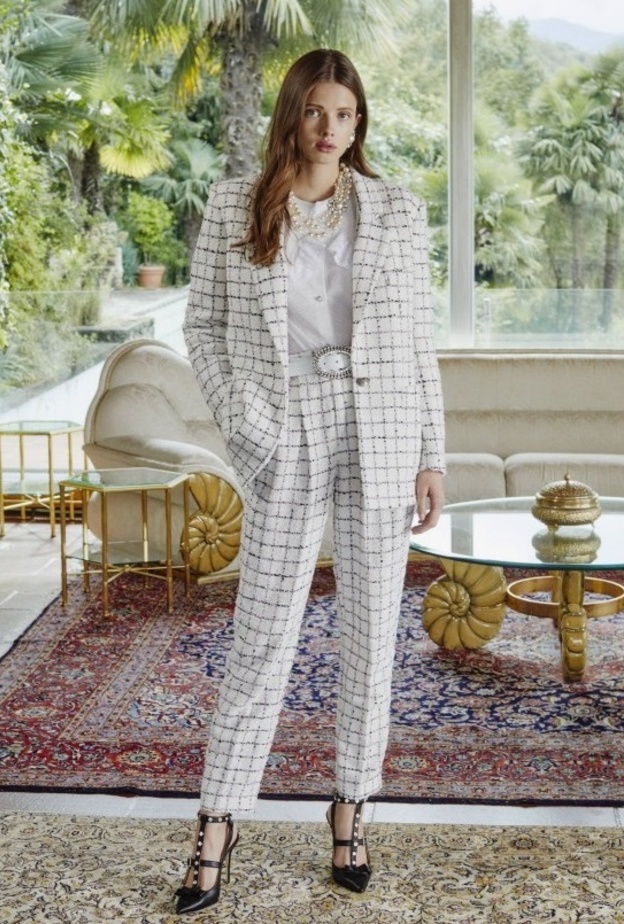 البليزر البيضاء صديقة كل المواسم