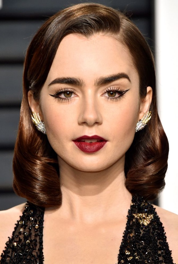  رسمات آيلاينر ريترو مجنح من وحي اطلالة Lily Collins