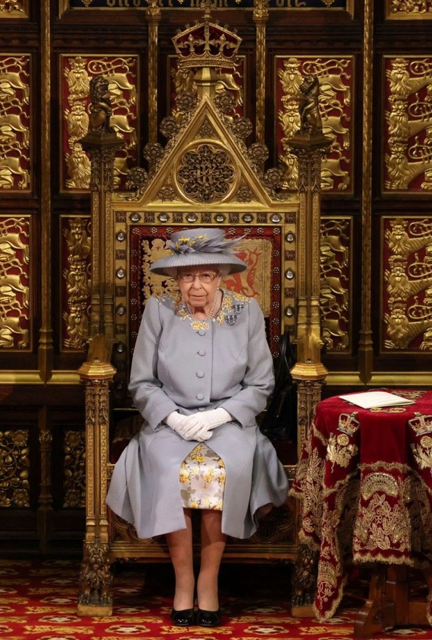 بمهام ملكية إضافية.. الملكة إليزابيث الثانية تخطط للعودة لحياتها الطبيعية