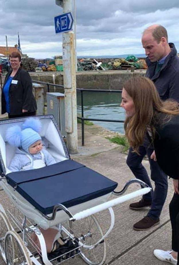 كيت ميدلتون تكشف عن عربة الأطفال المفضلة لديها