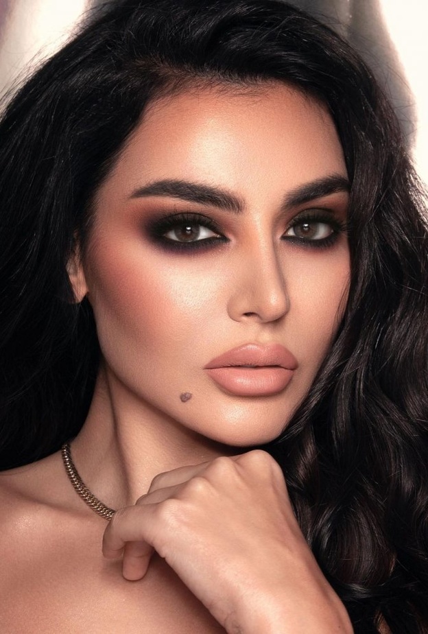 أحدث الإطلالات الجمالية لزوجات النجوم العرب من الأجمل