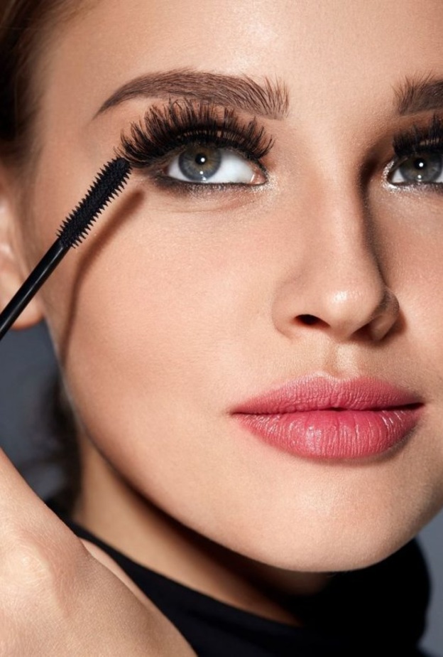 فوائد الفازلين واهم منافعه لتطويل الرموش