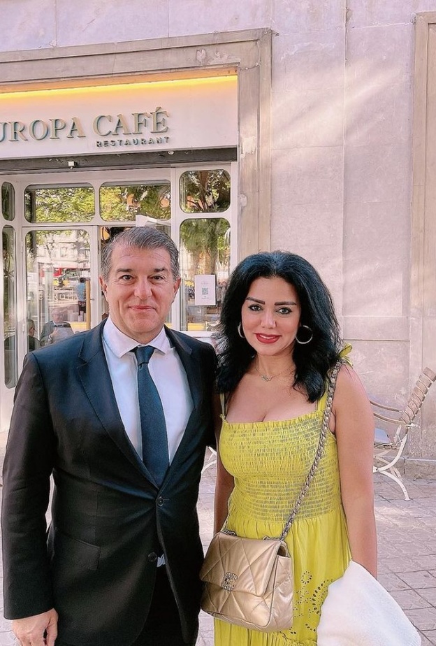 رانيا يوسف ورئيس نادي برشلونة 