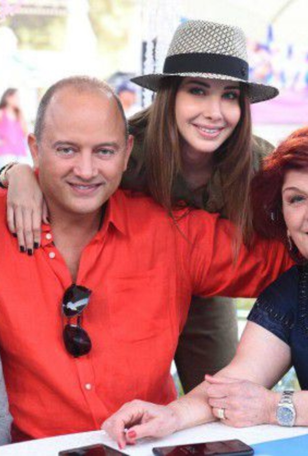 نانسي عجرم وحماتها وزوجها