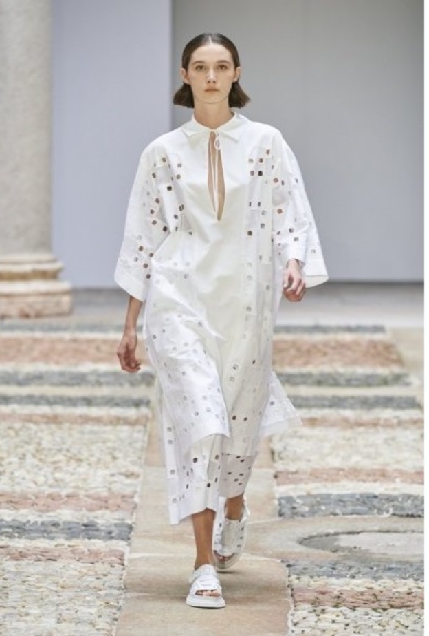 موديلات فساتين فضفاضة  بأسلوب الكلوش من دار Bora Aksu