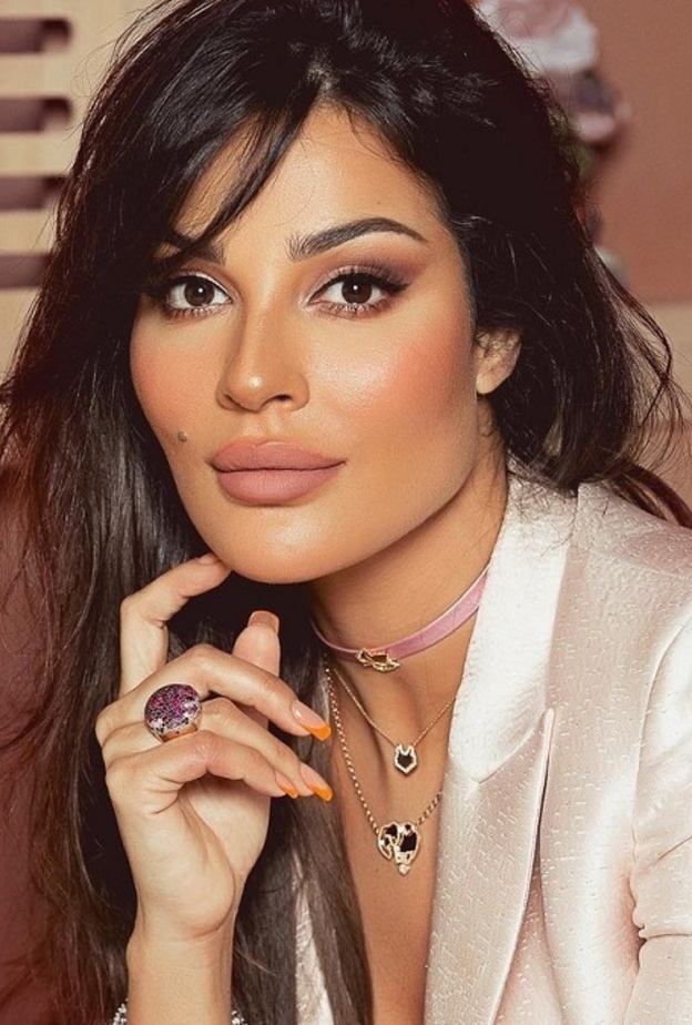 مكياج مميز وناعم على طريقة نادين نجيم