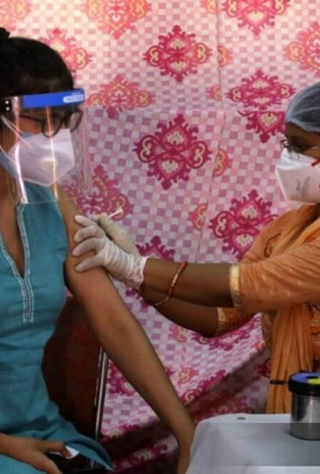 منتجو بوليوود يطلقون مبادرات خيرية لتوفير لقاح كورونا