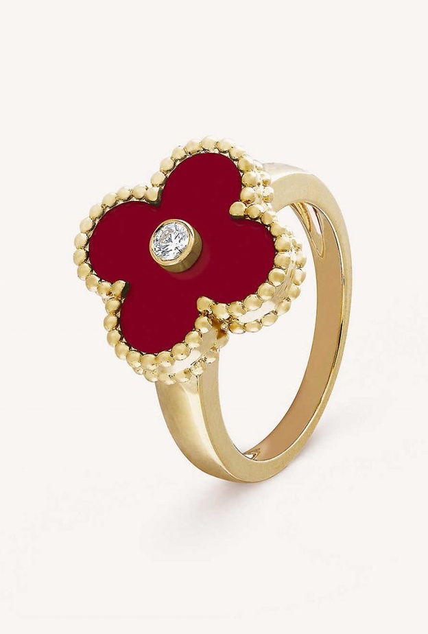  موديلات خواتم زفاف بنفحات الورود من دار Van Cleef & Arpels