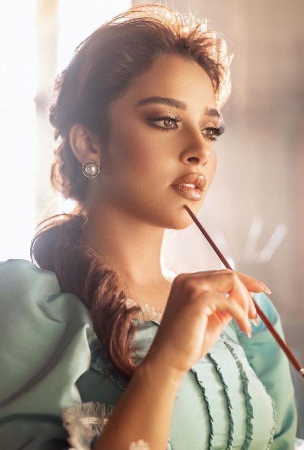  بلقيس فتحي بأقراط لؤلؤ