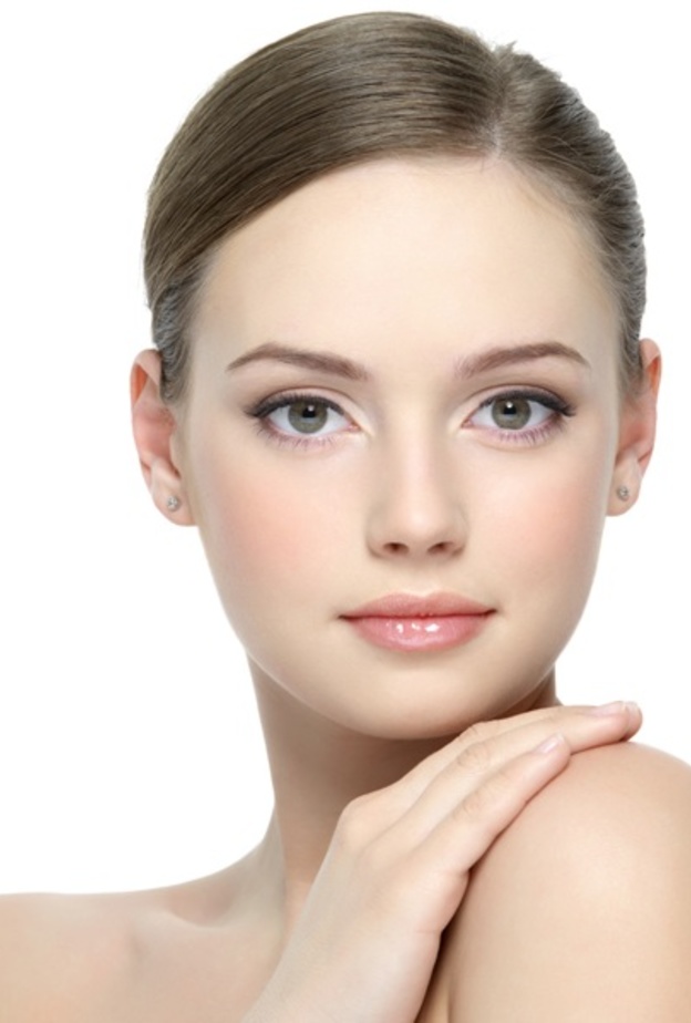  الحليب محسن طبيعي للجمال حيث يحافظ على بشرة متألقة وخالية من العيوب