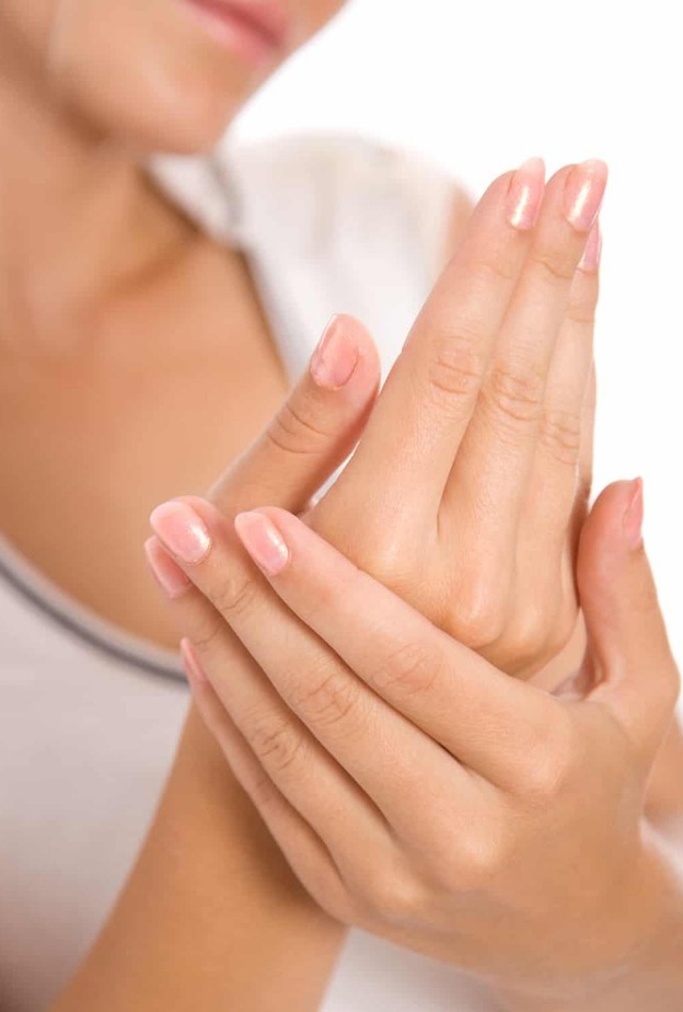 وصفات طبيعية لعلاج جفاف اليدين وتشققها