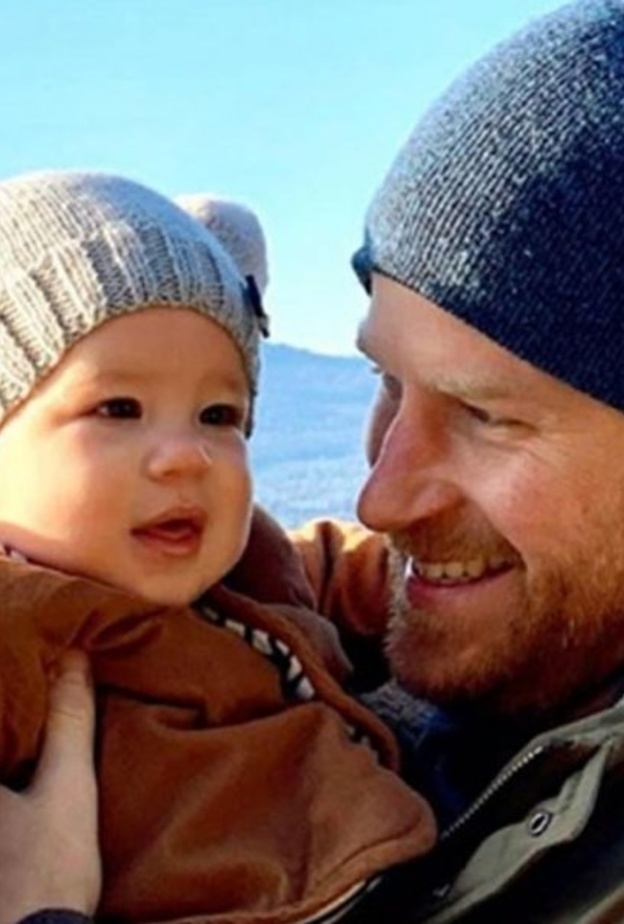 شاهد أحدث الصور التي تجمع بين الأمير هاري وطفله أرشي