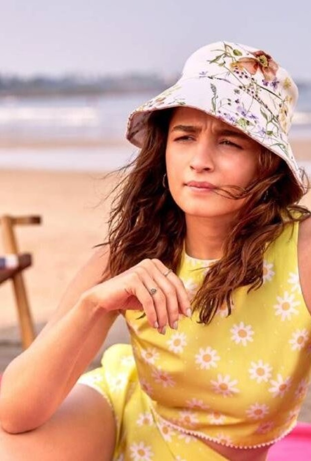 عليا بهات تعلق على صورة نادرة لها من الطفولة