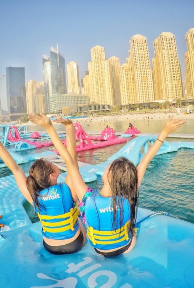 متعة عائلية في حديقة أكوافن المائية بواسطة Aqua Fun
