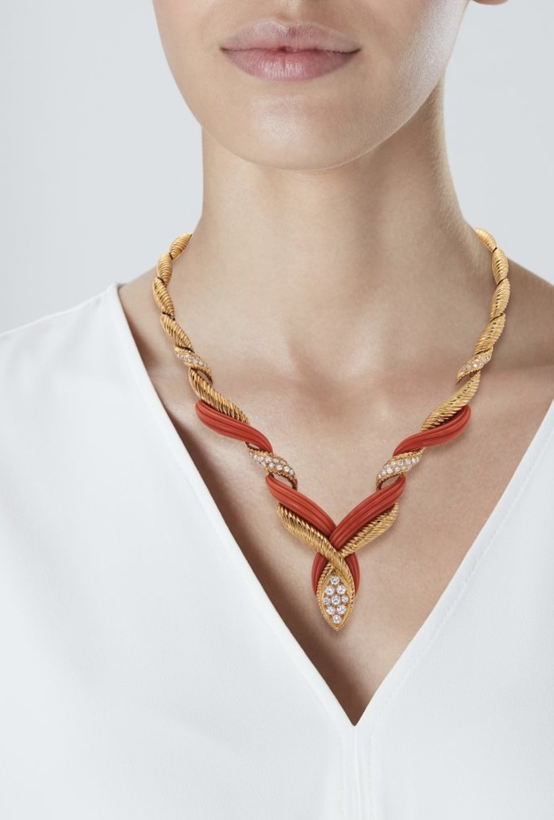  أناقتك في سهرات الصيف بمجوهرات من مزاد كريستيز