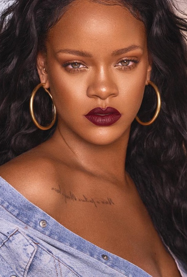 الوان احمر شفاه داكنة من اطلالات النجمة ريهانا
