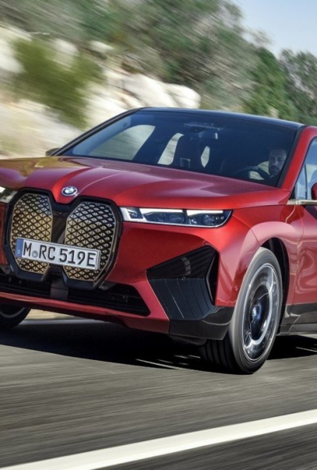 مواصفات سيارات iX من BMW