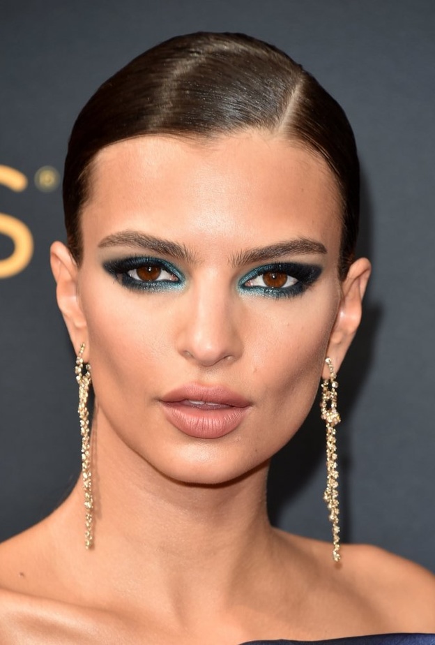 أقراط إميلي راتاجكوسكي من H. Stern