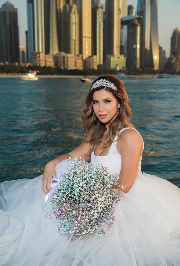 اطلالة ناي سليمان بالفستان الابيض