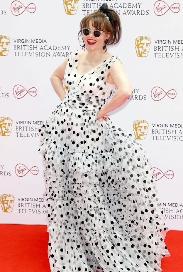 هيلينا بونهام كارتر نجمة مسلسل ذا كراون 