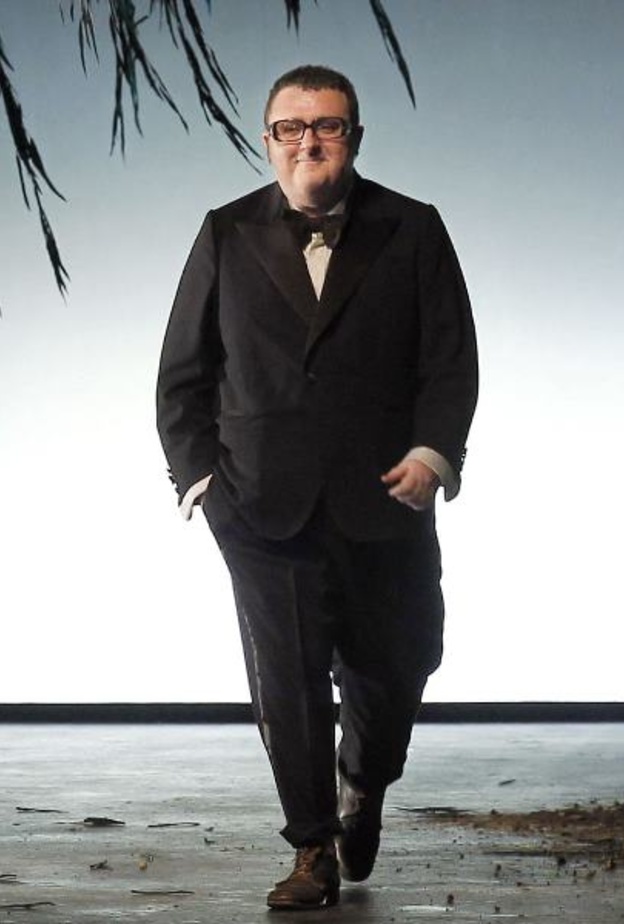 تستعد AZ Factory لإطلاق المجموعتين الأخيرتين اللتين أشرف عليهما المصمم ألبير ألياز قبل وفاته