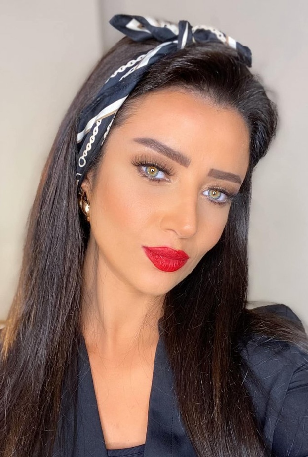 تسريحات شعر يومية سهلة من وحي رضوى الشربيني