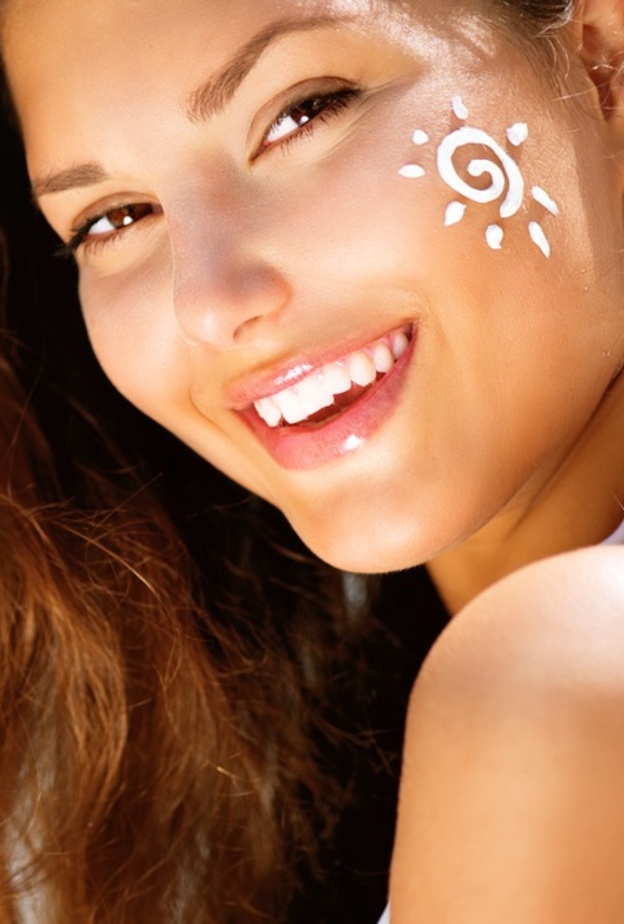 الطريقة الصحيحة لتطبيق كريم الحماية من الشمس في الصيف