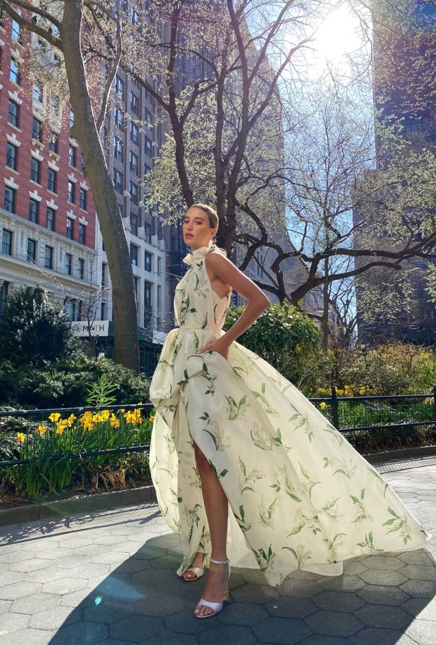 فساتين زفاف high low من monique lhuillier