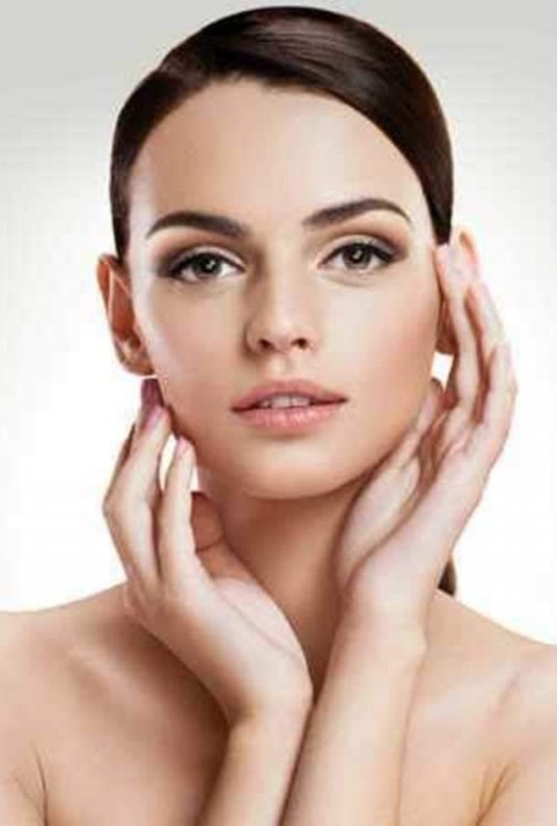  صورة رئيسية كيفية علاج مشاكل البشرة الدهنية وطرق التعامل معها في الصيف