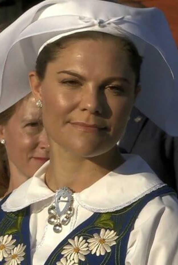 الأميرة فيكتوريا تشارك في احتفالات اليوم الوطني للسويد