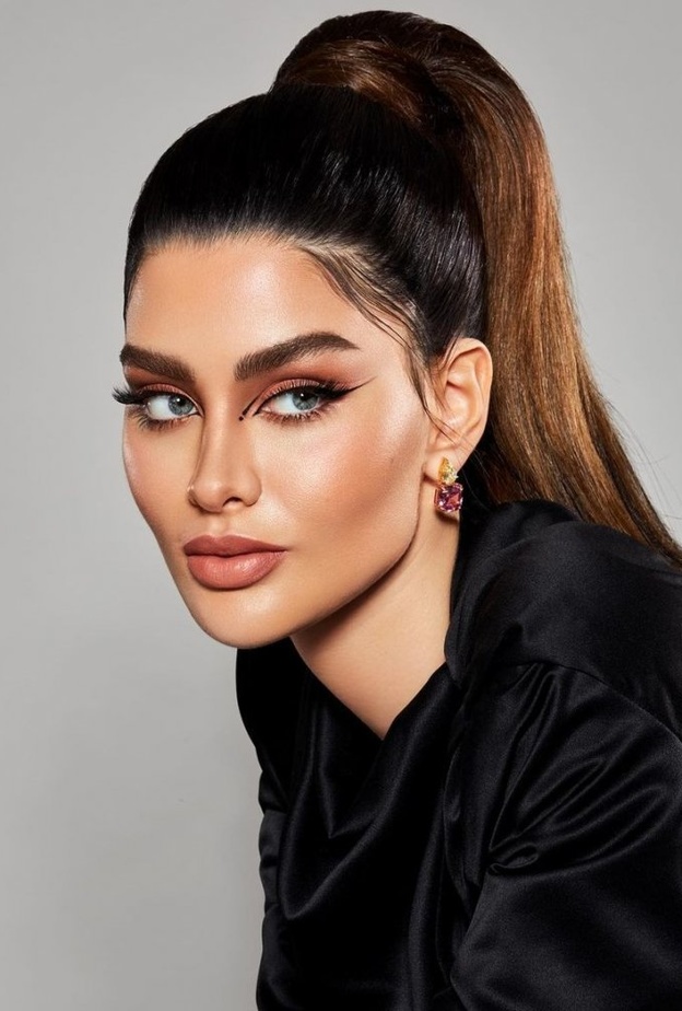 احدث صيحات جمالية ملفتة اعتمدتها روان بن حسين 2021