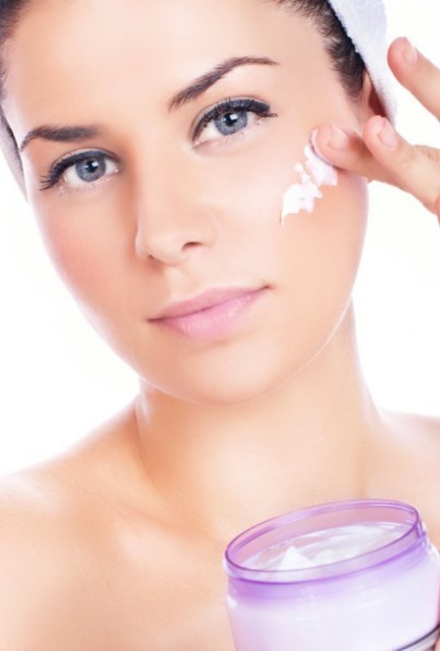 فوائد الكريمات الليلية للبشرة